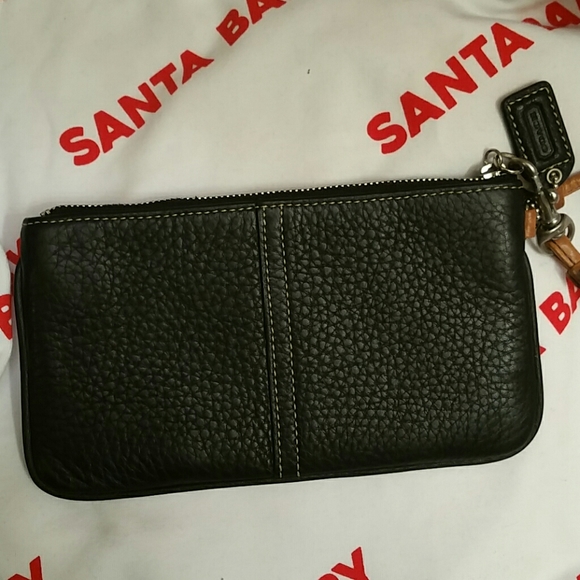 Coach   Excellent Condition - Picture 2 of 6